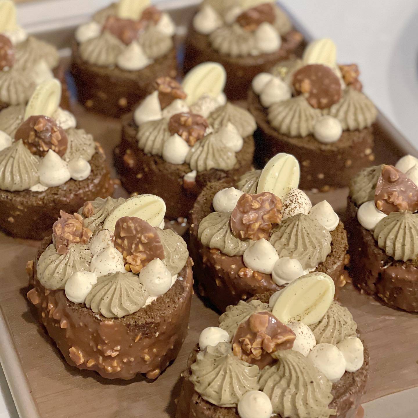 Hazelnut cream cakes